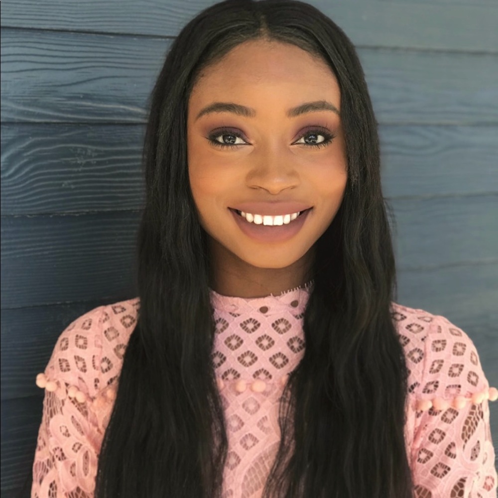 Meet your Posher, Lola